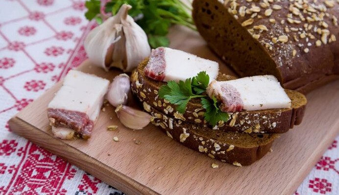 Глава МИД Украины показал свой рецепт приготовления блюда с салом