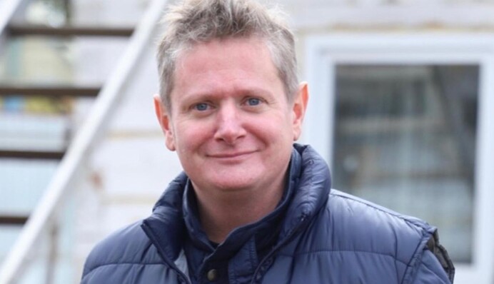 «Ракети, ПВО, вибухи, літаки, але…» Зірка «Дизель Шоу» показав сніданок під час тривоги