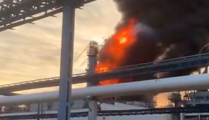 На омском нефтеперерабатывающем заводе произошел взрыв