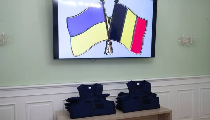 Киев получил 3 тысячи бронежилетов от Брюсселя