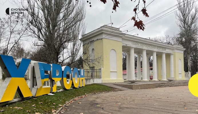 Росіяни двічі вдарили по Херсону - під вогонь потрапили медики