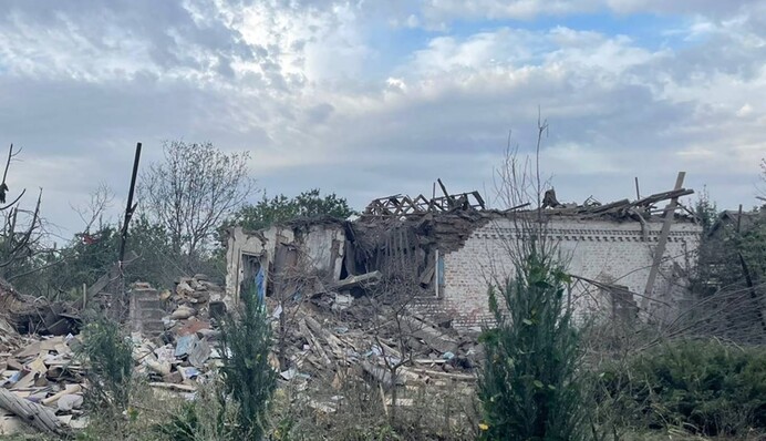 На Донеччині росіяни скинули бомбу на приватний будинок, вбивши родину