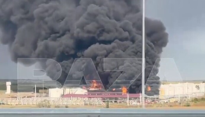 У Ростовській області досі палає нафтобаза - як виглядає пожежа