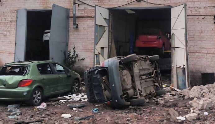 У Кривому Розі машини вибуховою хвилею закинуло на дах