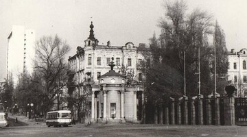 "Зачистили" цілі квартали: в мережі показали історичні будівлі, знесені заради НСК "Олімпійський"