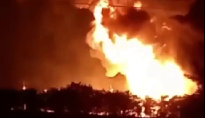 На нафтобазі в Ростовській області РФ шириться пожежа: в мережі опублікували супутникові знімки