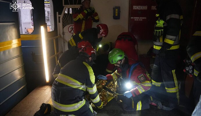 В Киеве парень в метро попал под вагон и остался без ноги