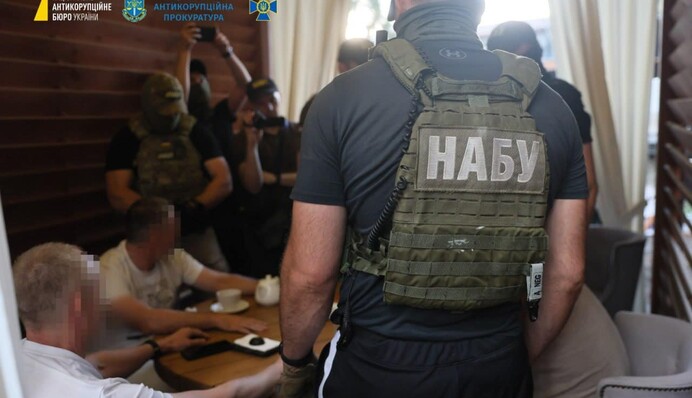 Хейла оставили под стражей