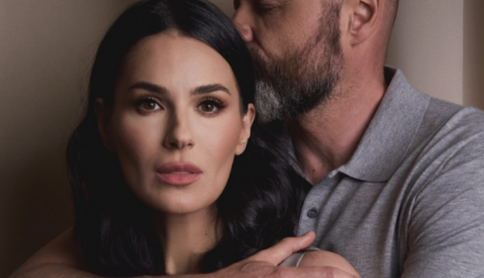 «Ты потерял мой телефон»: Маша Ефросинина обратилась к мужу