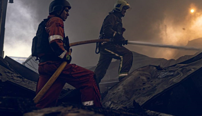 Рятувальники працювали понад 12 годин: пожежу у Сумах ліквідували