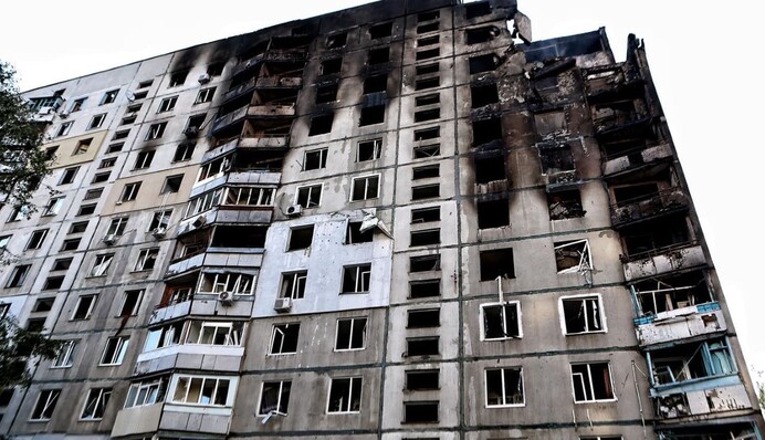 Фотограф показав, як зараз виглядає після удару росіян 12-поверхівка у Харкові