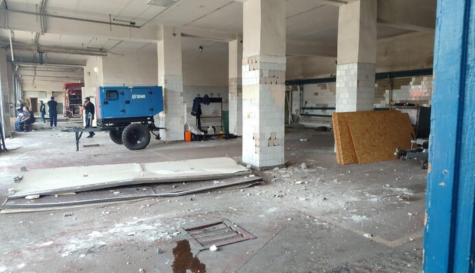 Россияне ударили по зданию спасателей в Покровске