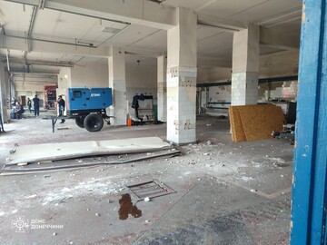 Росіяни вдарили по будівлі рятувальників у Покровську