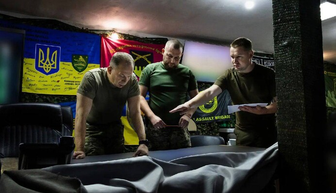 Сирський вказав на складну ситуацію на напрямку головного удару ворога