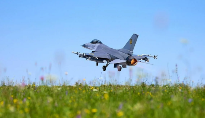 Маловероятно: в США отвергли одну из версий катастрофы F-16 в Украине