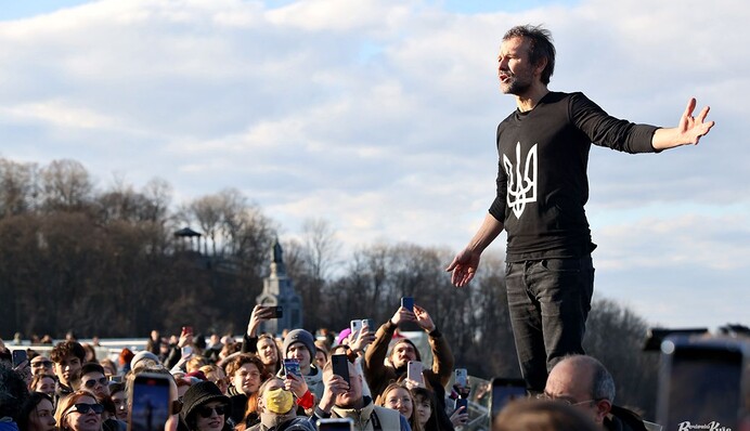 Вакарчук дав несподіваний концерт на вулиці в Києві