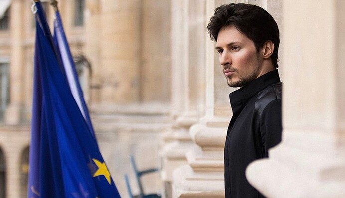 Дурова помітили з дівчиною на Єлисейських полях у Парижі