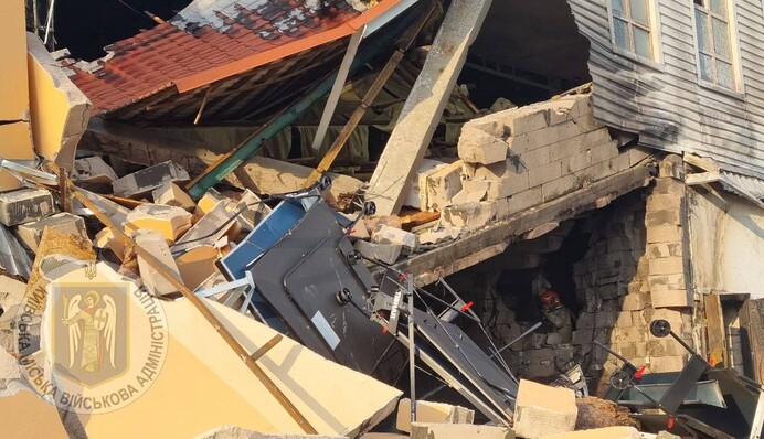 Появились фото последствий российского удара по Киеву