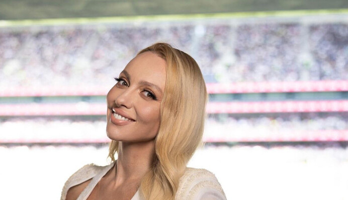 «Которую ненавидела до войны»: Оля Полякова отвела дочь в школу