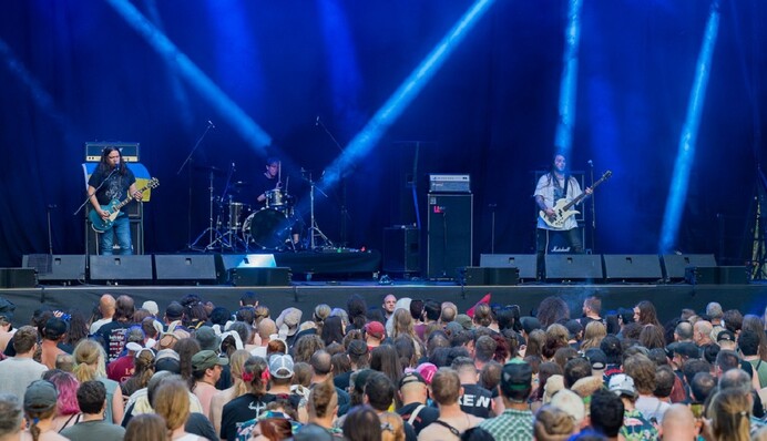 Основатель украинской рок-группы разозлил сеть объяснениями, как с музыкантами уехал из Украины