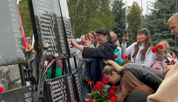 У 17 разів більше, ніж Афганістані: в РФ відкривають меморіали вбитим загарбникам