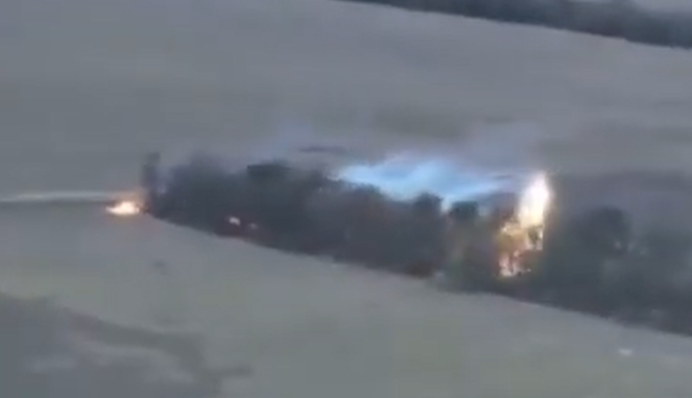 Відео з українським дроном, який випалює термітною сумішшю російські позиції, стало вірусним