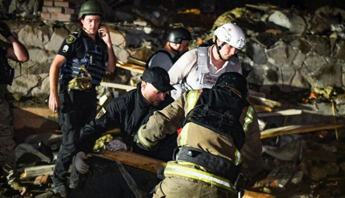 Атака РФ по гостинице в Запорожье: число пострадавших выросло