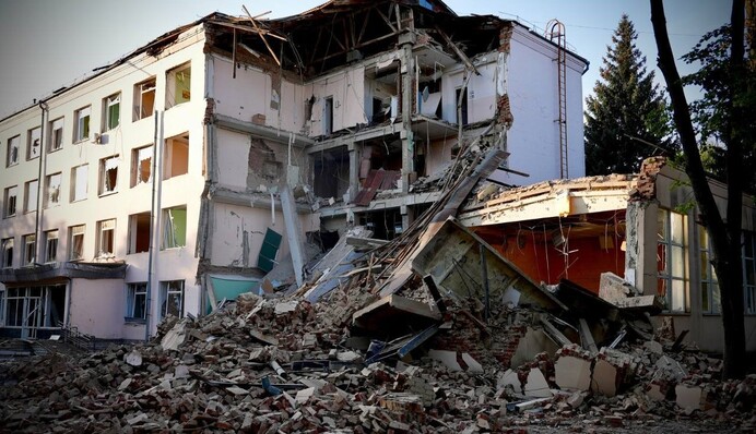 У Сумах в університет влучила авіабомба - поліція показала, як він зараз виглядає