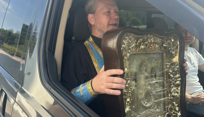 Сподіваються, що допоможе: на Брянщині попи РПЦ провели 