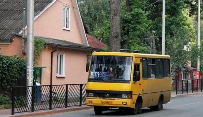 Под Киевом водитель выгнал из маршрутки родственницу погибшего бойца и ребенка с инвалидностью