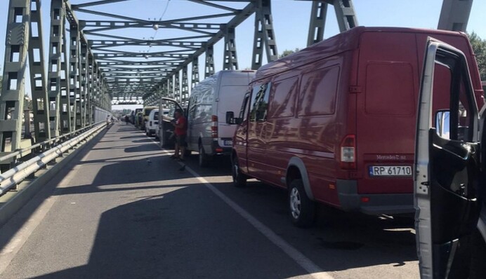 На румунському мосту біля кордону з Україною сталася аварійна ситуація