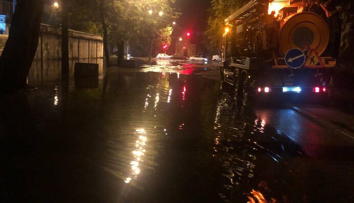 Негода в Одесі: страшна злива перетворила вулиці на річки