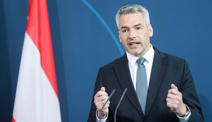 Канцлер Австрии предложил провести мирные переговоры между РФ и Украиной «без предварительных условий»в