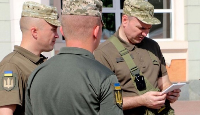 Сторож отчитывался о перемещении сотрудников ТЦК в Viber и поплатился