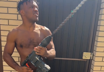 Жан Беленюк с большой дрелью предложил услуги 