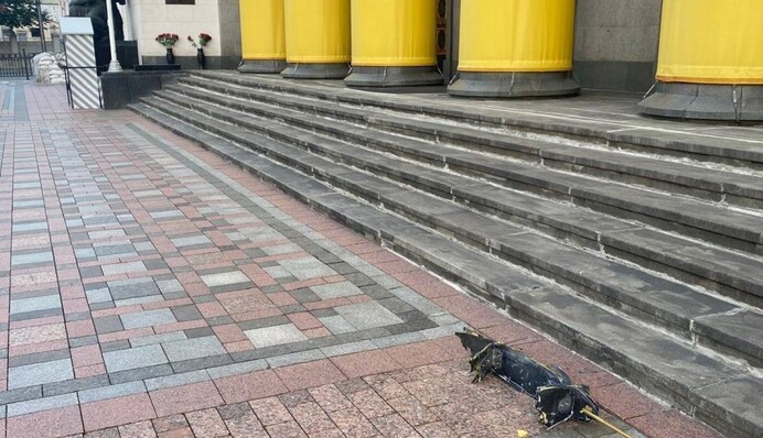 У входа в Верховную раду сбили вражеский дрон: нардепы показали фото