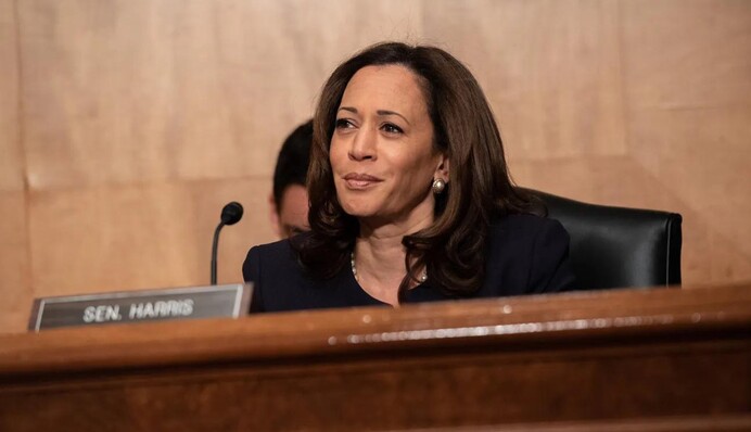 Харрис, в отличие от Байдена, пожала руку Трампу перед дебатами.