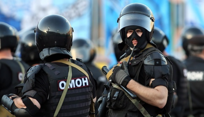 Беларусь усилила границу с Украиной бойцами ОМОНа