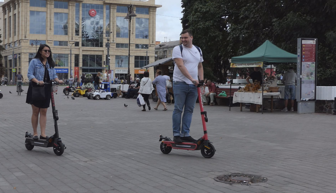 Автоінструктор назвав електросамокат найнебезпечнішим видом транспорту