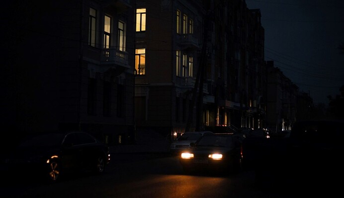 В Україні повернули графіки відключень: де та по скільки годин не буде світла