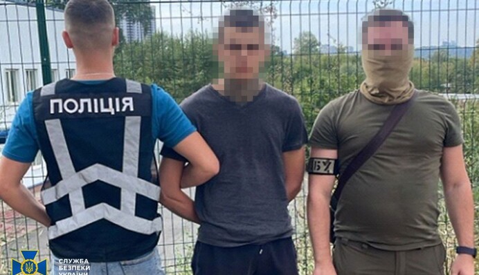 В Киеве поймали парней, поджигавших военные авто