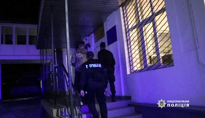 В Ивано-Франковске задержали мужчин, избивших военного и прохожего, который за него заступился