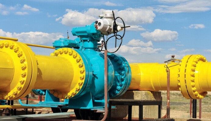 «Це абсурд»: угода про транзит російської нафти через Україну вразила експертів