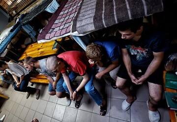 Український журналіст показав умови утримання російських військовополонених та поговорив з ними