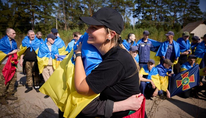 Серед 103 повернутих з полону є бійці 