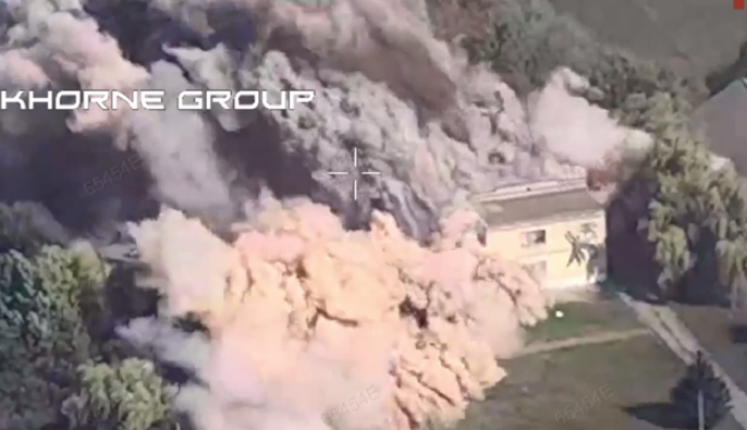 Месть за Полтаву: бойцы ВСУ показали удар по зданию с российскими оккупантами