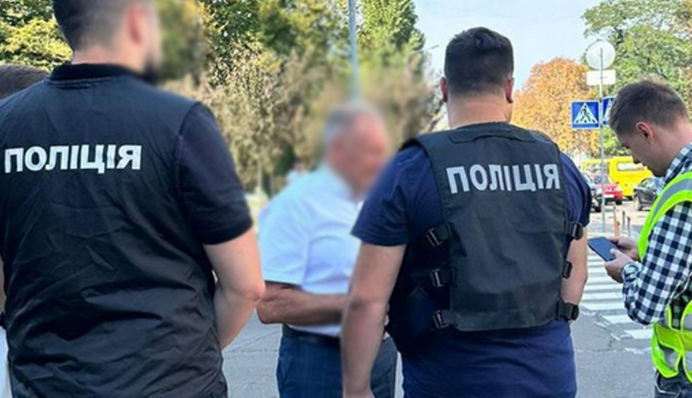 Хабар у 2 тис. доларів: поліція затримала у Києві проректора вишу