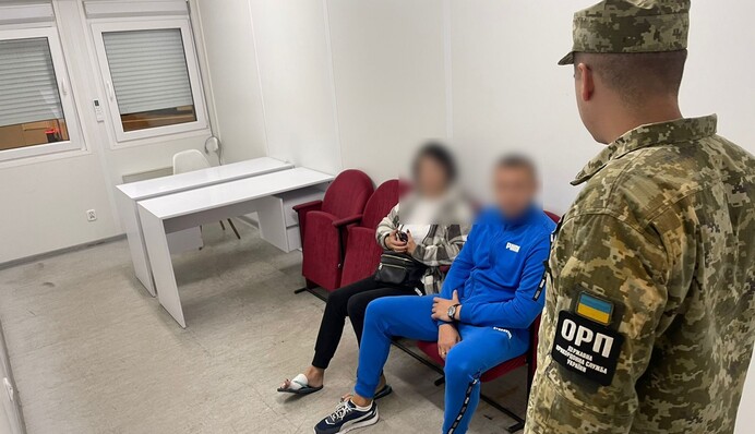 Теща з зятем намагалися виїхати до Польщі як подружжя