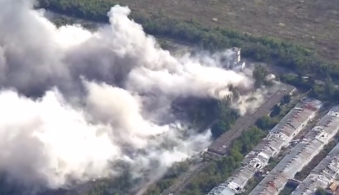 Бійці показали влучний авіаудар по польовому штабу РФ