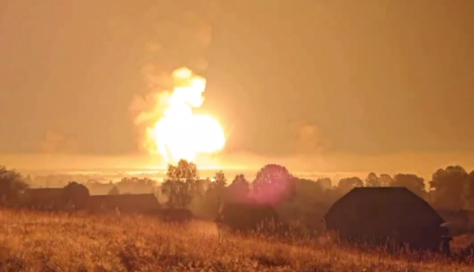 У Тверській області Росії через атаку дрона спалахнув склад боєприпасів